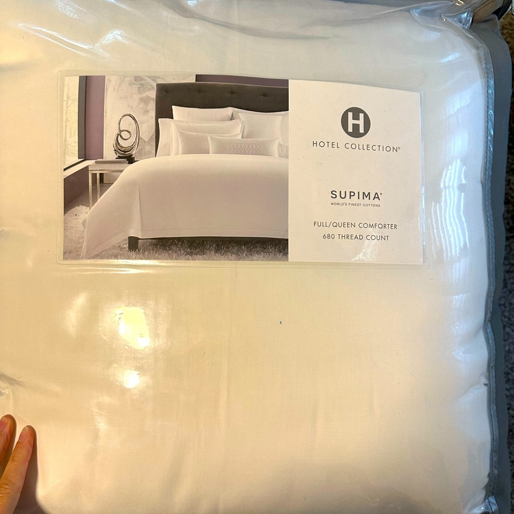 Hotel collection queen size comforter set.